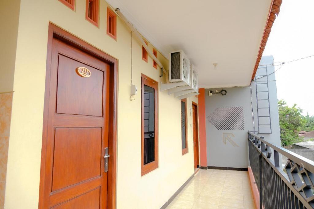 Oyo 2826 Panderman Residence Blitar Eksteriør bilde